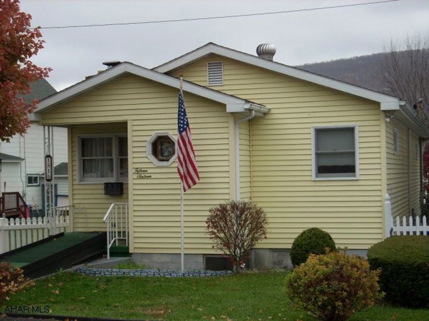 Nicely maintained 1 story home in Tyrone Boro. Finished basement with 3/4 bath. Enclosed sun room. Eat-in kitchen, 2 car garage. Fenced yard. * Seller will need to confirm housing arrangements prior to sale.