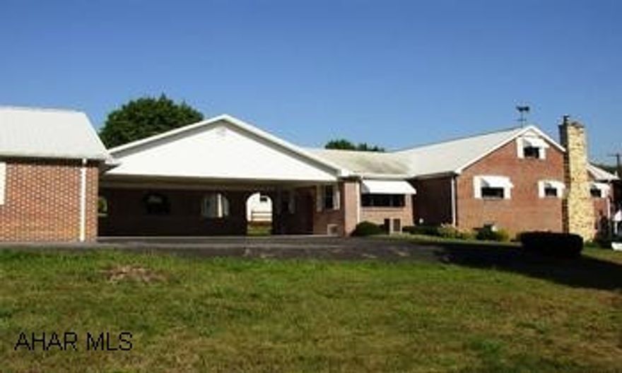 HOLLIDAYSBURG.  IMMACULATE ALL BRICK ONE STORY.  BEAUTIFUL EAT-IN KITCHEN WITH CORIAN COUNTERS AND NEW CABINETS.  LARGE ALL BRICK CARPORT ALSO DETACHED BRICK GARAGE.  GREAT CONSTRUCTION.