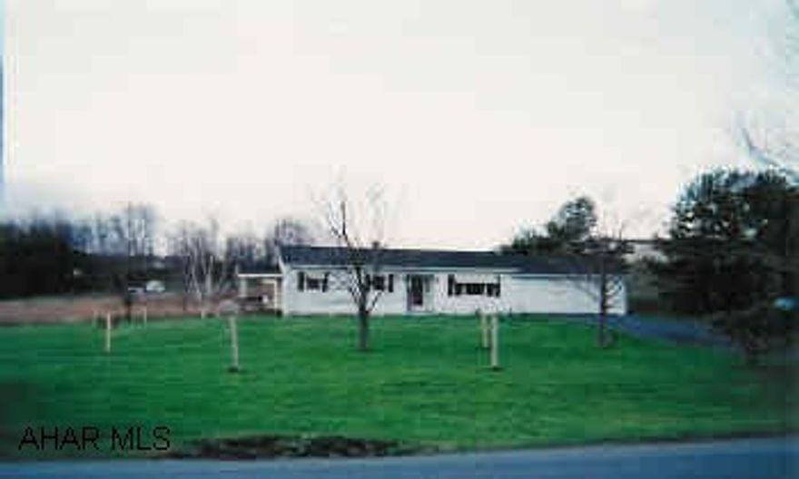 Nice 3BR Ranch on 1.113 acres. Peaceful setting, easy commute to town and shopping.