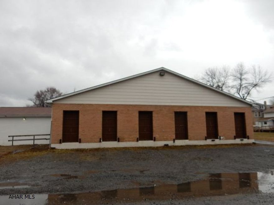 Warehouse building in good condition, 3 separate bays of 2300 sq ft, 45oo sq ft, 5300 sq ft, total square footage of 12,100 sq ft. Buy building and lease out other bays to help pay for it.