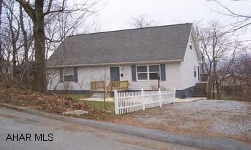 Like new condition!  1 1/2 story situated on 6 city lots with 4 bedrooms, 1.75 baths, brand new carpet throughout, all new appliances, and newly finished 2nd floor. Agent owned.  Must See! Like new condition!  1 1/2 story situated on 6 city lots with 4 bedrooms, 1.75 baths, brand new carpet throughout, all new appliances, and newly finished 2nd floor.  Must See!