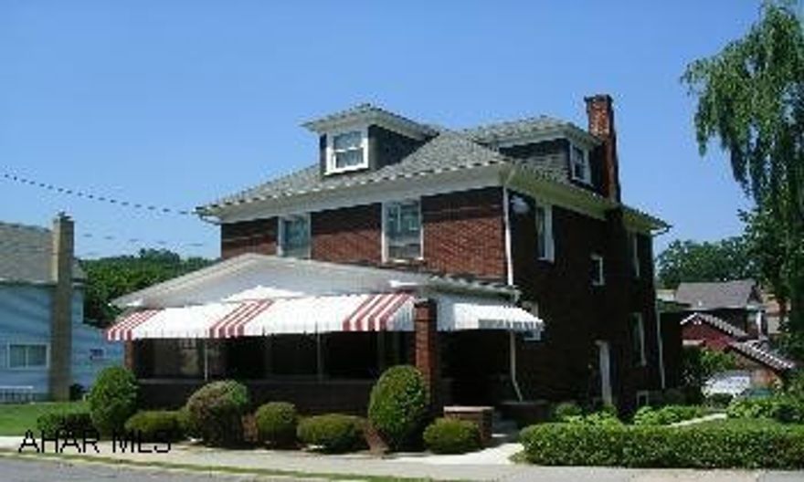 2 1/2 STORY BRICK ON DOUBLE LOT. BEAUTIFUL 2.5 STORY BRICK. HARDWOOD FLOORS, STAINED GLASS WINDOWS, FORMAL DINING ROOM, LARGE EAT IN KITCHEN. 4 BEDROOMS, 1 BATH, NEWLY PAINTED, NEWER ROOF, LARGE LEVEL LOT. MACADAM DRIVE.