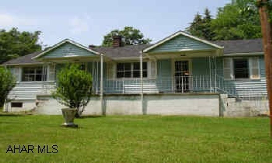 1 story ranch 2nd house on property in poor shape.  Large level lot on quiet dead-end street.  Good starter home close to town.