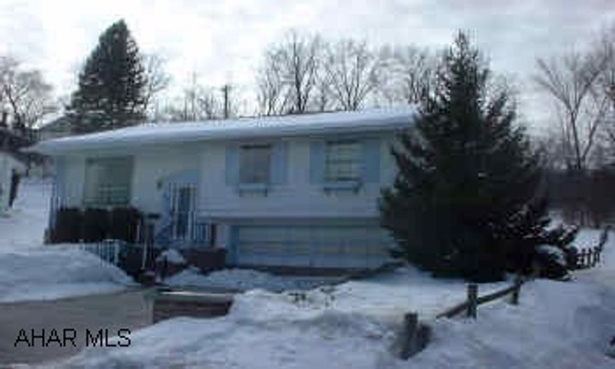 3 BEDROOM SPLIT WITH 1.75 BATHS. FINISHED BASEMENT WITH 2 BEDROOMS. NEWER ROOF, CENTRAL AIR, FRESHLY PAINTED.