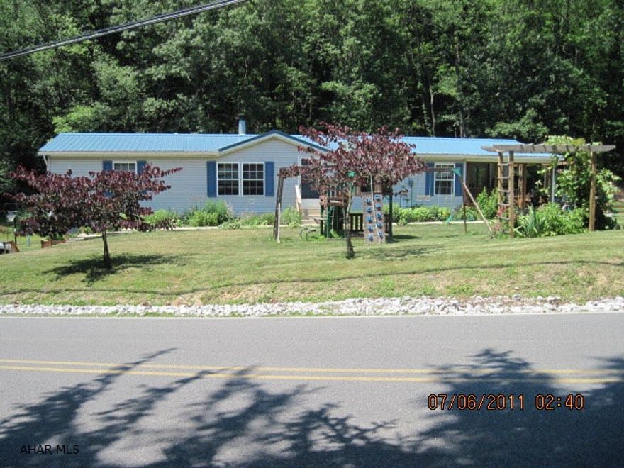 1999 - Skyline 24 X 72 - Doublewide On Full Foundation - 2 Car Integral Garage - Finished Family Room In Basement W / Bar - Extra Mobile Home Cement Parking Pad W / Elec., Water & Sewer Hookups - Woodburning Fireplace In L.R. - Good Condition - New Metal Roof, New H.W. Tank - All Appliances & Hot Tub Included - Central Air And More.