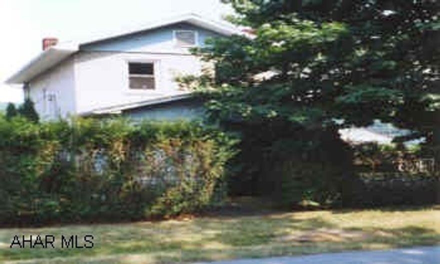Fenced dog pen & house, A/G pool with deck.