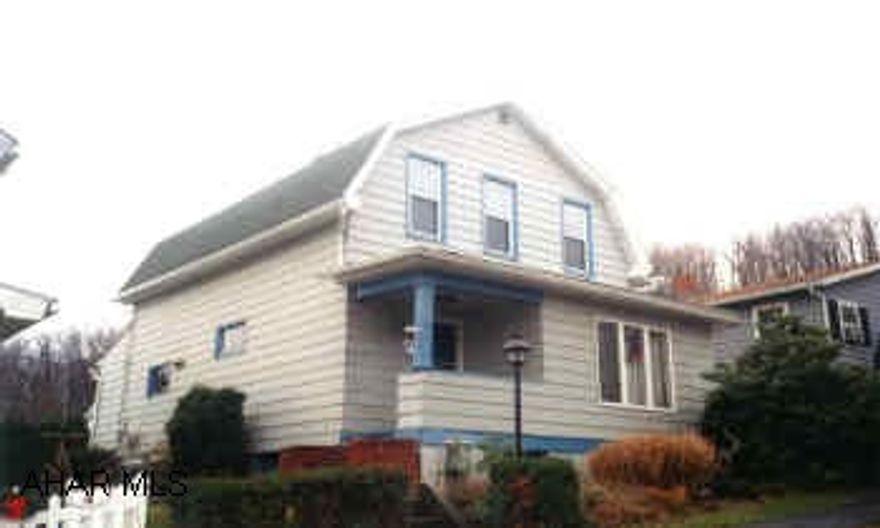 2 BEDROOM, 2 STORY IN TOYTOWN. WELL MAINTAINED. OFF STREET PARKING. DECK. GREAT PROPERTY!