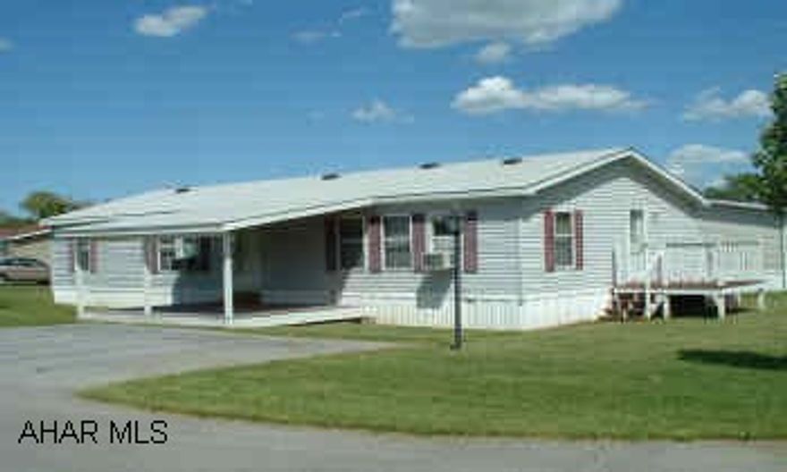 WELL KEPT DOUBLE WIDE 1998 HOLLY PARK.  LARGE EAT IN KITCHEN WITH REFRIGERATOR, STOVE, DISHWASHER.  RENTED LOT 315 INCLUDES TRASH AND SEWAGE. SIDE DECK.  WELL KEPT DOUBLE WIDE 1998 HOLLY PARK.  LARGE EAT IN KITCHEN WITH REFRIGERATOR, STOVE, DISHWASHER.  RENTED LOT 315 INCLUDES TRASH AND SEWAGE. SIDE DECK.