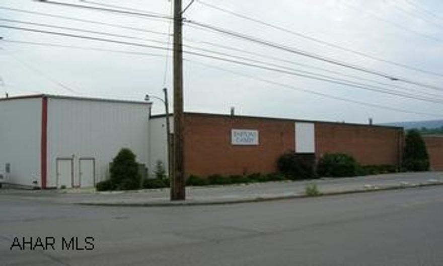 LARGE COMMERCIAL WAREHOUSE AT NORTHERN HUB OF TOWN. EASY ACCESS, OFFICE SPACE, DOCKS, PARKING. INCLUDES 3.5 ACRES OF DIVISIBLE GROUND. CONTACT JOE WEBBER AT EXT. 124 FOR SHOWING INSTRUCTIONS. LARGE COMMERCIAL WAREHOUSE AT NORTHERN HUB OF TOWN. EASY ACCESS, OFFICE SPACE, DOCKS, PARKING. INCLUDES 3.5 ACRES OF DIVISIBLE GROUND. CONTACT JOE WEBBER AT EXT. 124 FOR SHOWING INSTRUCTIONS.