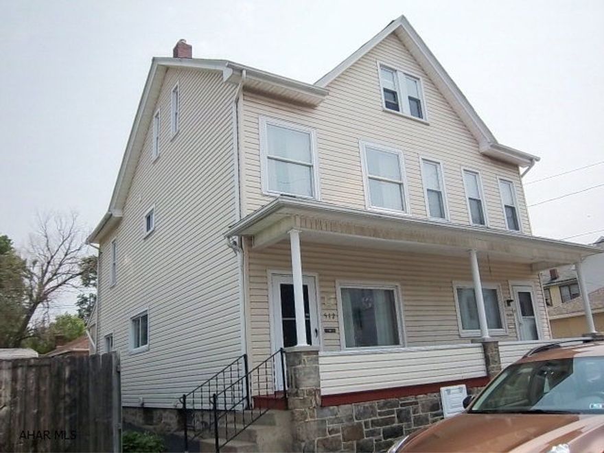 Newer windows, siding, roof, furnace,  1/2 double. Very spacious home.  Nice home or GREAT investment!