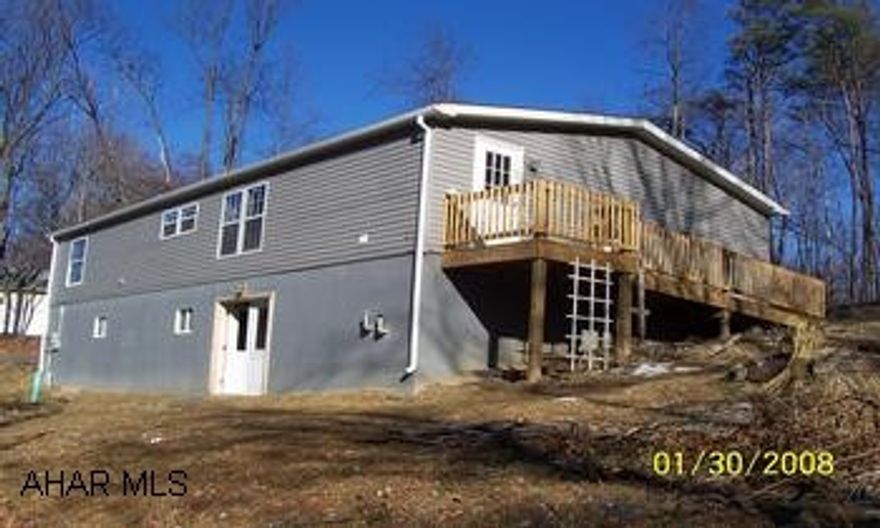 1 story doublewide on foundation with 1.3 acres. 2007 Colony Doublewide on a full foundation located in rural Huntingdon on 1.3 acres.