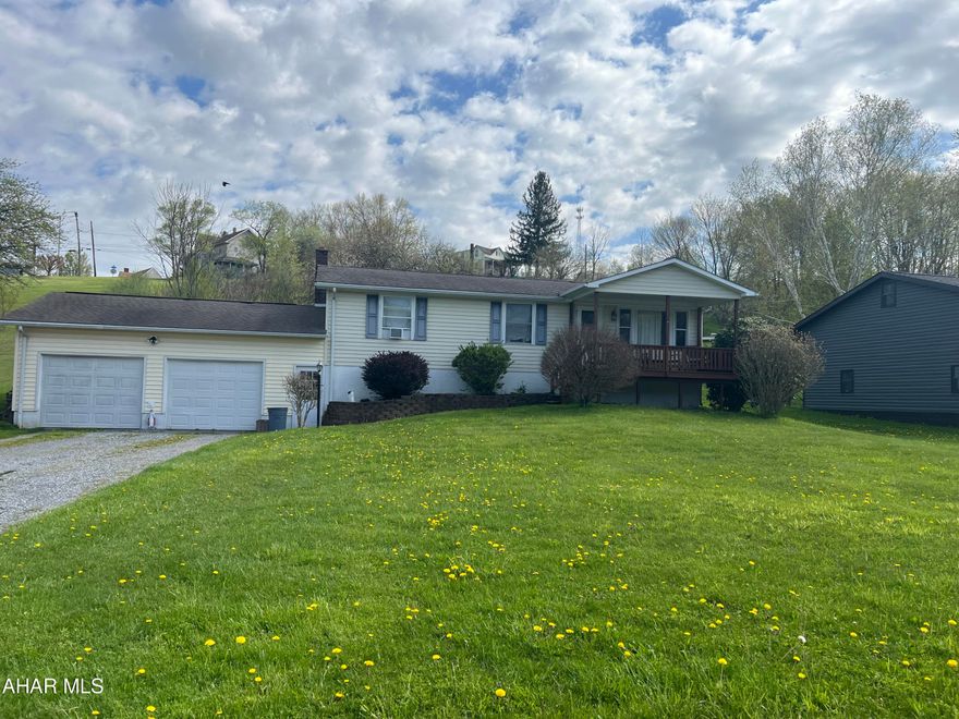 Beautiful vinyl sided ranch home on a .73 acre lot. This home contains 3 bedrooms, 1.5 baths,  eat in kitchen, basement laundry and large family room. Attached two car garage. Nice rural development location within walking distance to the Hastings park.