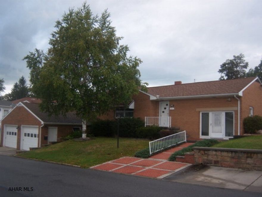 Ebensburg - Affordable ranch.  3 BR, 2 bath, FR, finished basement, laundry room, 2 car gar, Spacious double lot