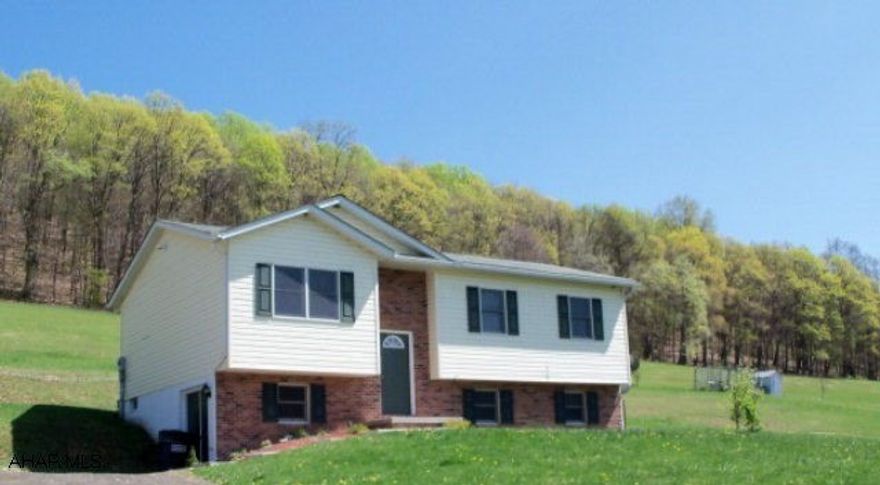 Very well maintained 1999 bi-level offers 3 nice size bedrooms, 2 full baths, 2.54 acres, central air, newer paint / carpet, Andersen windows, 10x5 deck. Defintely a must see - excellent value for this very cute house. Lower level has Family Room with fireplace and full bath!