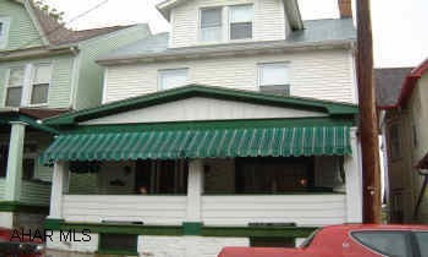 Extremely well kept clean home. Move right in.