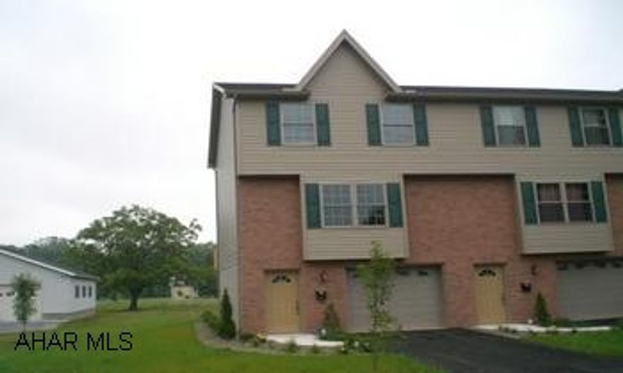 Lovely end unit Townhome in quiet location. Beautiful oak trim, solid oak doors, stainless steel appliances. Open floor plan w/ columns in dining room. Free yard maintenance and snow plowing for 1 year. Call Dianne 329-1856.