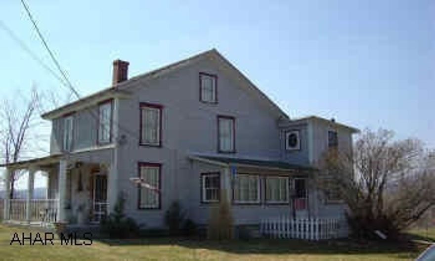 Private setting on 1.6 acres.  First floor laundry. Private setting on 1.6 acres.  First floor laundry.