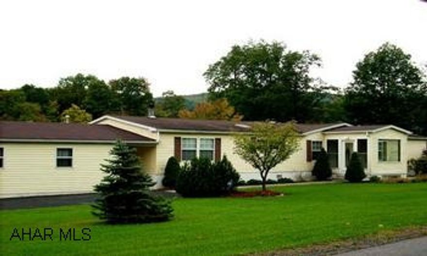 BEAUTIFUL 1 ACRE PROPERTY. 4 BR'S, 2 BATHS, 3 CAR GARAGE (HEATED). VAULTED CEILINGS. 1998 MANUFACTURED HOME. VAULTED CEILINGS, STONE FIREPLAE, FAMILYROOM, LIVINGROOM, EAT-IN KITCHEN. 2200 SQ. FT. LARGE MASTER BATH. CALL WALLY X122.