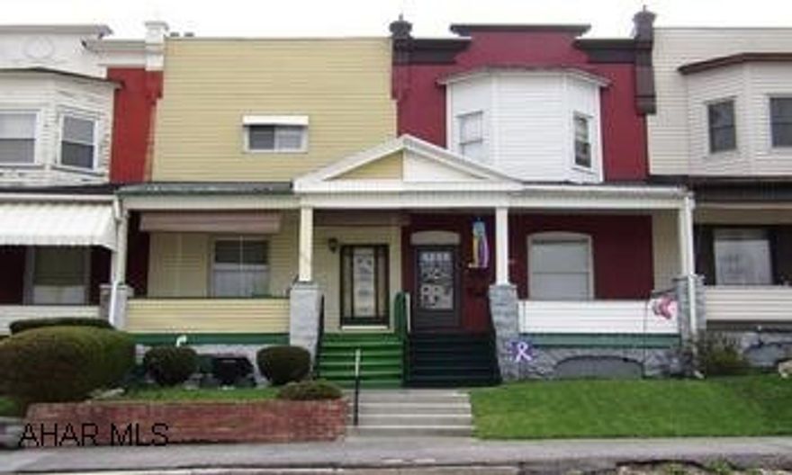 IMMACULATE 3 BR KNICKERBOCKER, A/C, ALL APPLIANCES STAY, SUNPORCH AND ONE CAR GARAGE. ALTOONA/KNICKERBOCKER-PRIDE OF OWNERSHIP SHOWS THROUGHOUT. ALL NEW FLOORING, NEWER FURNACE AND C/A. PRIVATE REAR SUNROOM AND ONE CAR GARAGE. MOVE IN.