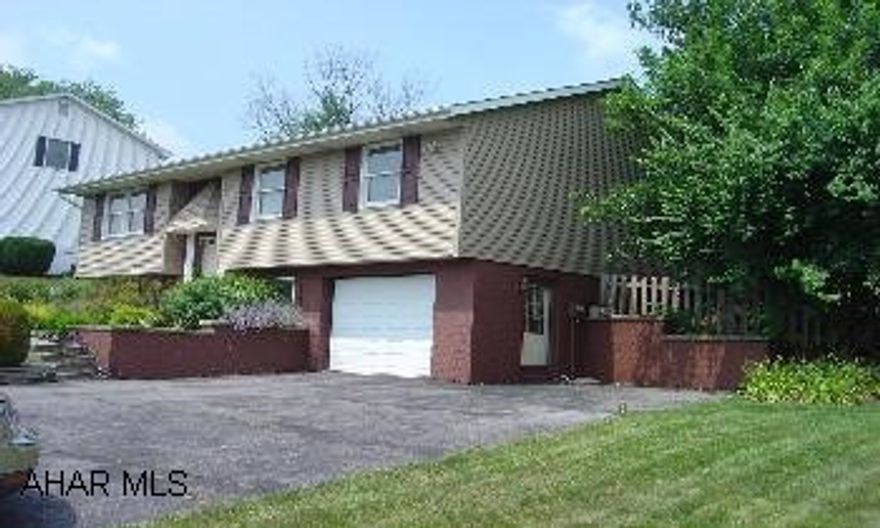 Bilevel, 3 br, 2 baths, fm rm, integral garage. large rear deck, den off dining room.Seller assist of 3% included.