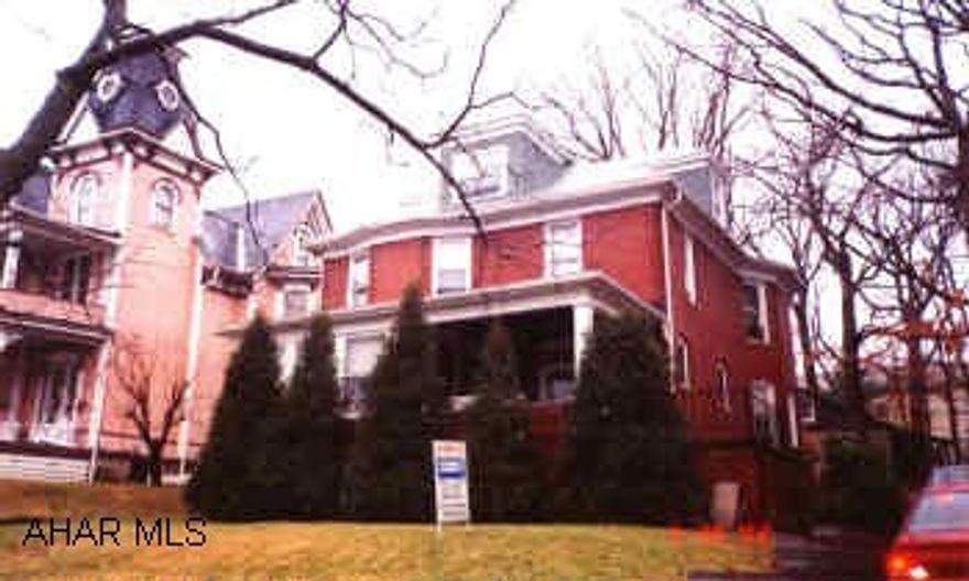 EXCELLENT CONDITION. WELL BUILT BRICK WITH LARGE YARD. EASILY CONVERTED TO SINGLE FAMILY.