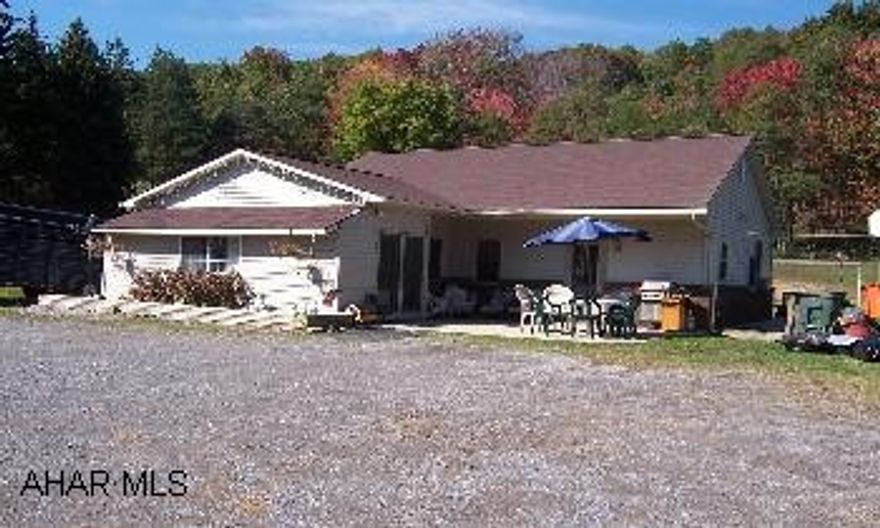 2 bedroom home with finished  2nd floor perfect for 3rd bedroom or family room.  2 story barn with phone and water. Some pasture is on neighbors property. Modern 2 bedroom home with a finished 2nd floor perfect for 3rd bedroom or family room. 2 story barn with phone and water.  Some pasture is on the neighbors property.