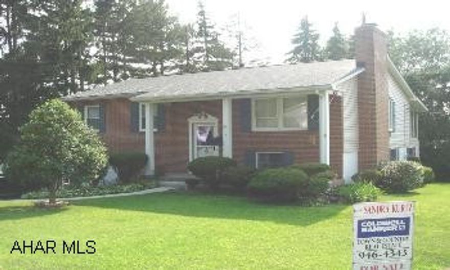 SUPER NICE BI-LEVEL ON QUIET SYLVAN HILLS STREET. 4 BR, 2 3/4 BA, SUN ROOM, LARGE KITCHEN. A MUST SEE! SUPER NICE BI-LEVEL ON QUIET SYLVAN HILLS STREET. 4 BR, 2 3/4 BA, SUN ROOM, LARGE KITCHEN. A MUST SEE! SUPERIOR CONDITION. NEWER FURNACE AND A/C, WINDOWS.