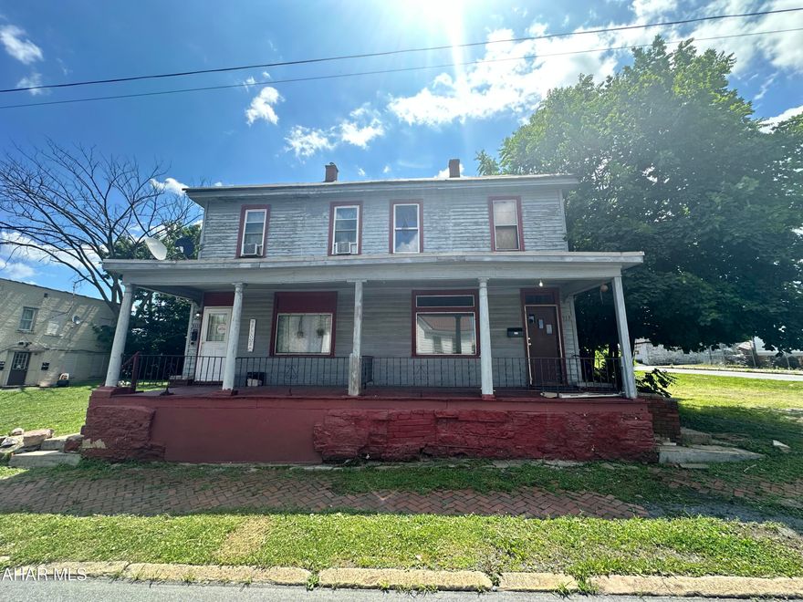 Side by side duplex on a double lot with 2 additional lots (913 & 915) included. Fully occupied and generating rental income. Both units have 3 bedrooms, covered front porched. Current rental certificates. Tenant pays their own utilities.