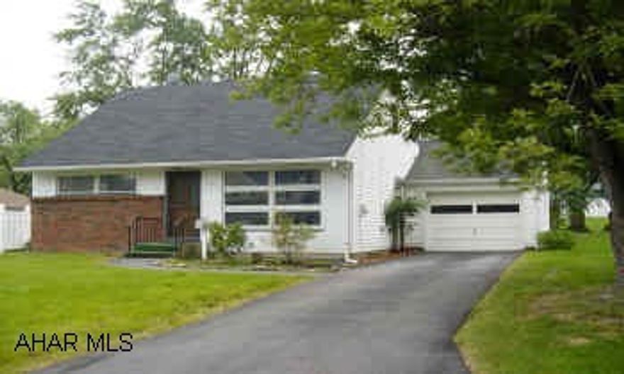 MUCH BIGGER THAN IT LOOKS. WHIRLPOOL TUB ON 1ST FLOOR. HARDWOOD FLOORS AND NEW CARPET. SCREENED, COVERED PATIO. APPLIANCES INCLUDE DISHWASHER, GAS RANGE, REFRIG., WASHER. GFA/CA. ONE CAR ATTACHED GARAGE W/OPENER. FIRST FLOOR COMPUTER ROOM, OFFICE, OR LARGE WALK-IN CLOSET.