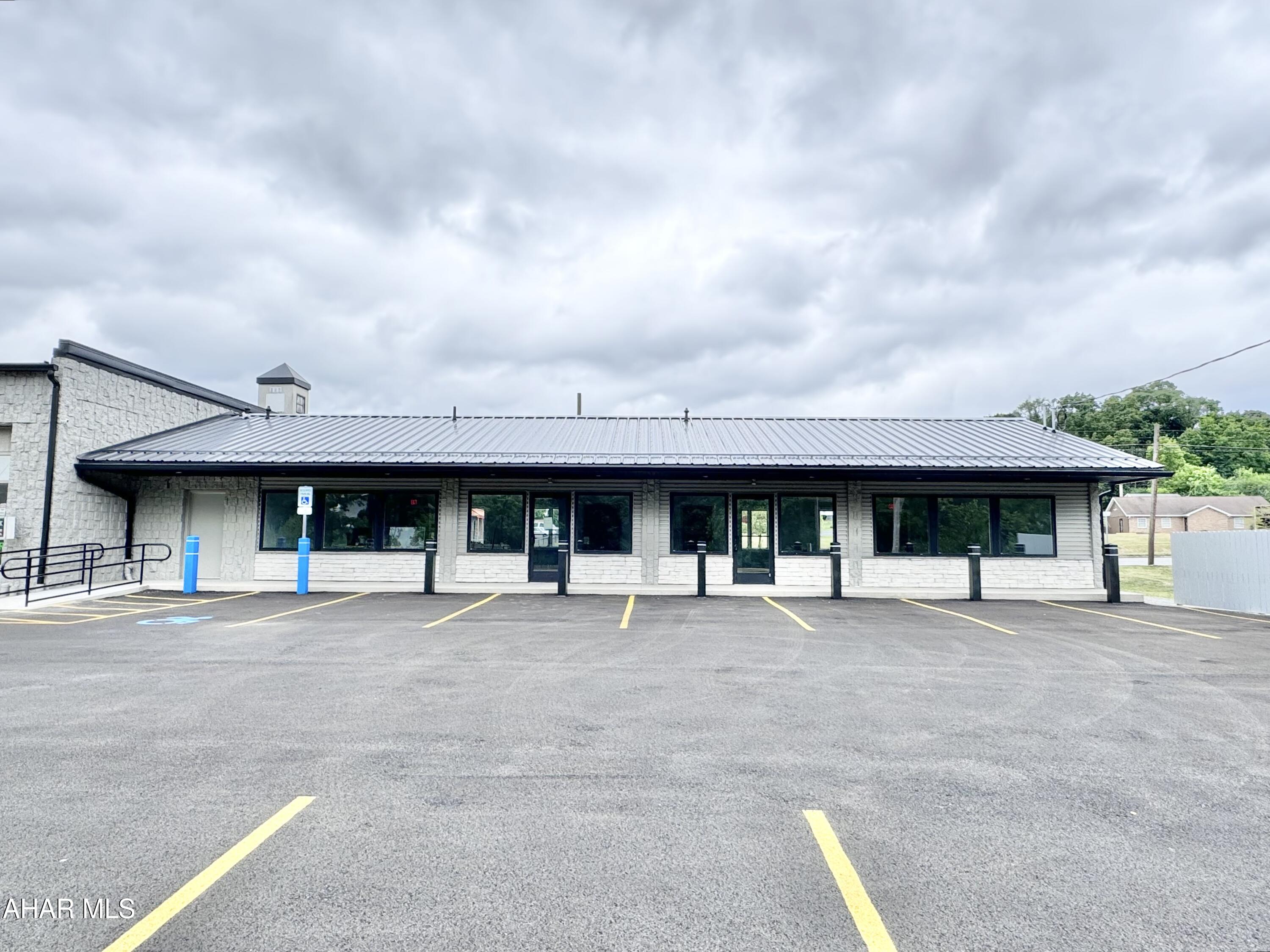Lakemont - Commercial Lease