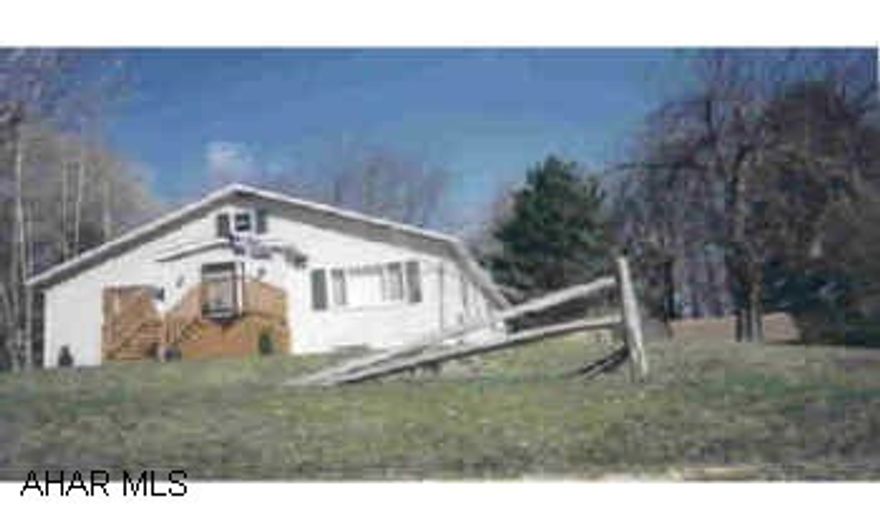 Lge BRs updated BA. Rear porch needs TLC! Lge eat-in kit. LR-18x15. Seller requests time to build "Dream-Home" appts thru Linda. 24-48 HR notice. Beware of dog - "DOTTIE". Lge BRs updated BA. Rear porch needs TLC! Lge eat-in kit. LR-18x15. Seller requests time to build "Dream-Home" appts thru Linda. 24-48 HR notice. Beware of dog - "DOTTIE". Electric system - 100 amp