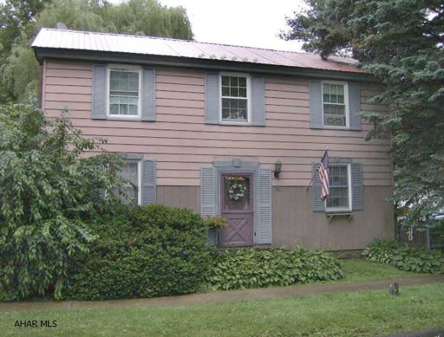 Beautiful 2 story in move-in condition, new windows& metal roof. Great covered patio area & garden w/ pond. 60x132 lot. Harmony schools.