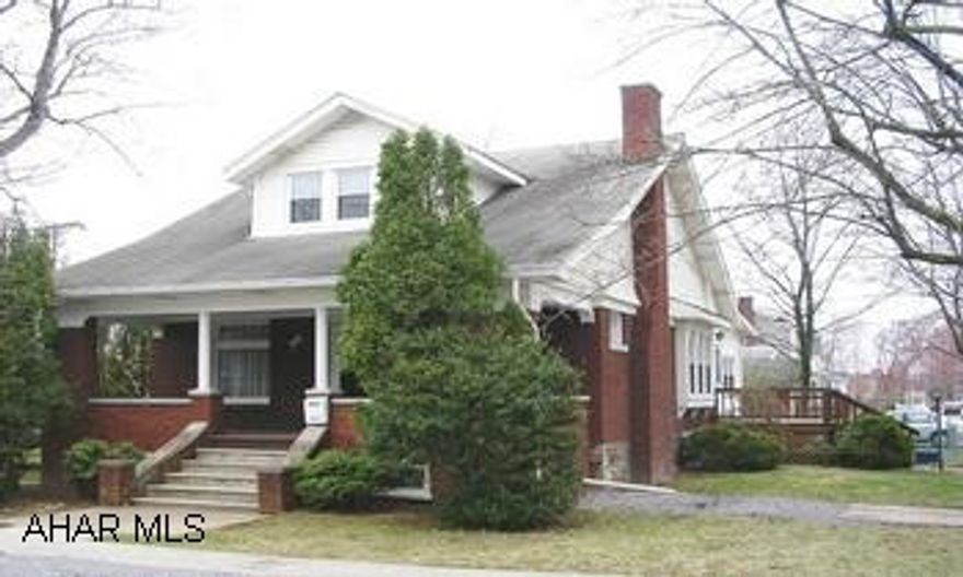 CHARMING 3 BED, 2 BATH BRICK HOME IN LLYSWEN. UPDATED BATHS AND FINISHED BASEMENT. HOME WARRANTY INCLUDED. SEPARATE HEAT ZONE IN BASEMENT. CHARMING 3 BED, 2 BATH BRICK HOME IN LLYSWEN. UPDATED BATHS AND FINISHED BASEMENT. HOME WARRANTY INCLUDED. SEPARATE HEAT ZONE IN BASEMENT.