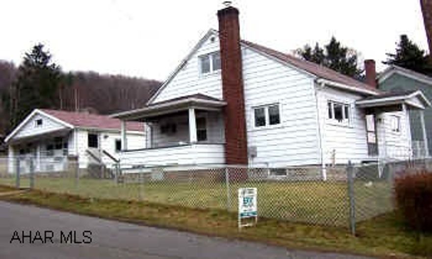 Solidly built home situated on a corner lot with fence. 4 bedrooms, 2 car garage, eat in kitchen with lots of cabinet space.