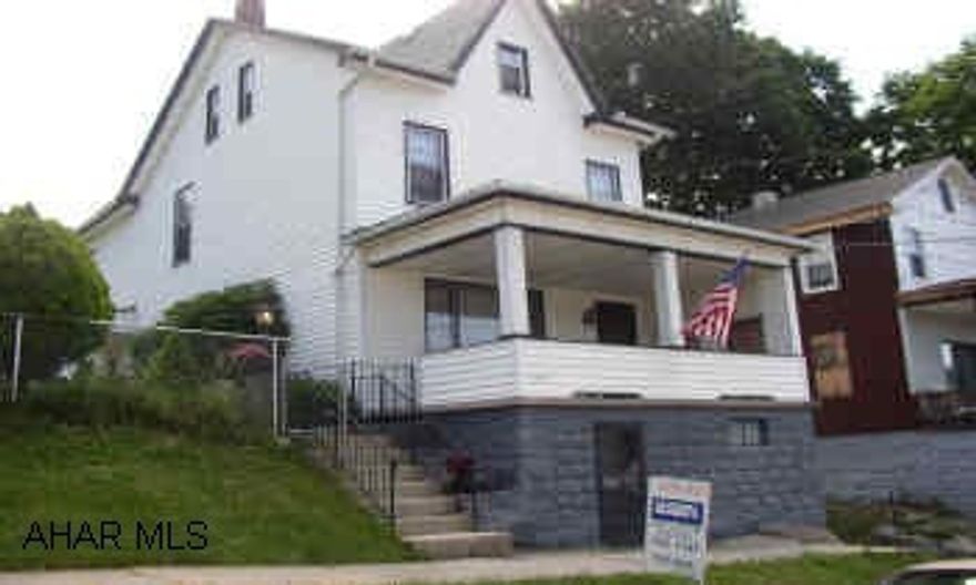 SUPER NICE LARGE HOME ON DOUBLE FENCED YARD. 2 CAR GAAGE, LARGE OAK KITCHEN. 1ST FLOOR LAUNDRY. ADDITIONAL OFF STREET PARKING.