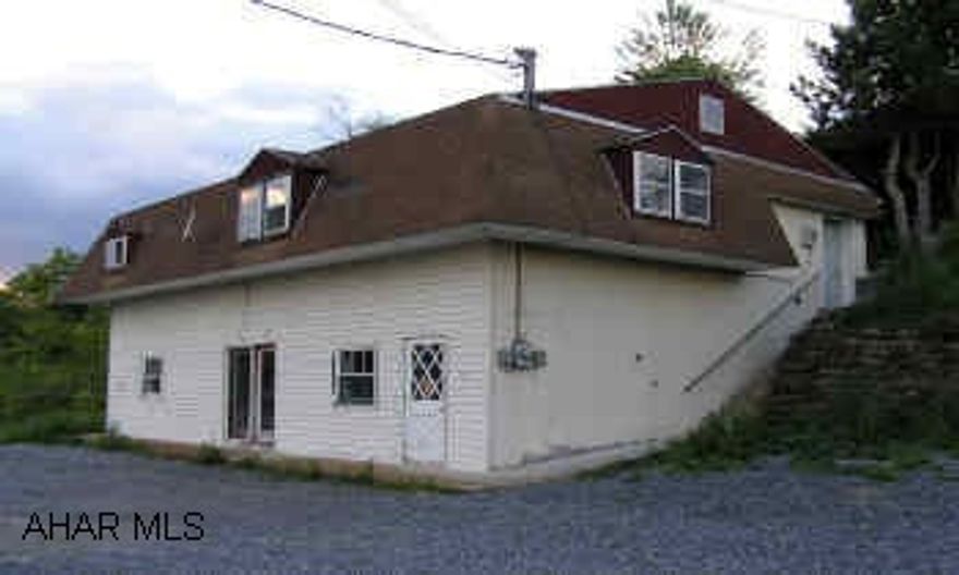 2 story cement block/vinyl building with large 2BR appartment on 2nd floor, ground floor has commercial or residential capability. Appartment recently redeorated has all appliances included. Ground floor has 1/2 bath, partitioned into 5 rooms. Public sewer and water.