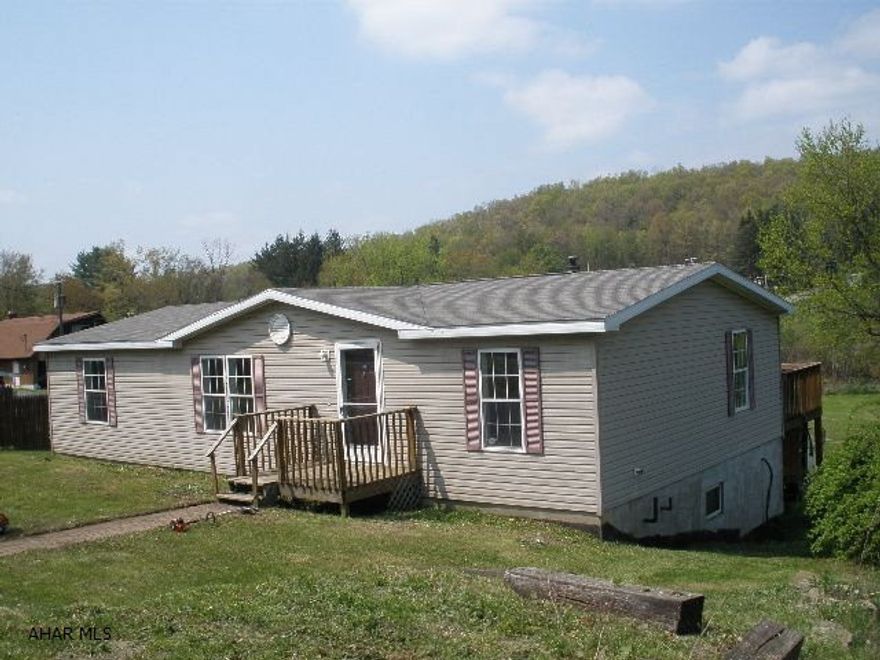 Property is being sold in AS IS condition.  This property is a Fannie Mae HomePath property.  Purchase this property for as little as 3% down! This property is approved for HomePath Renovation Mortgage Financing.Fannie Mae is offering up to a 3.5% incentive for buyers who purchase and close on a HomePath property by October 31, 2011. Must be buyer's primary residence - auction, pool and investors are excluded.Must request incentive with initial offer.