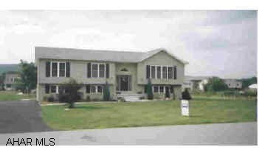 Just like new, spacious 3 bedroom, 2.5 bath bi-level on a well manicured lot. Just like new, spacious 3 bedroom, 2.5 bath bi-level on a well manicured lot.
