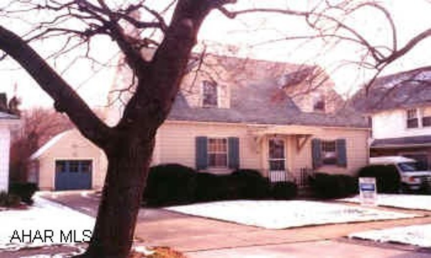 DARLING CAPE COD IN MANSION PARK. MINT CONDITION. 4TH BEDROOM COULD BE FIRST FLOOR DEN.