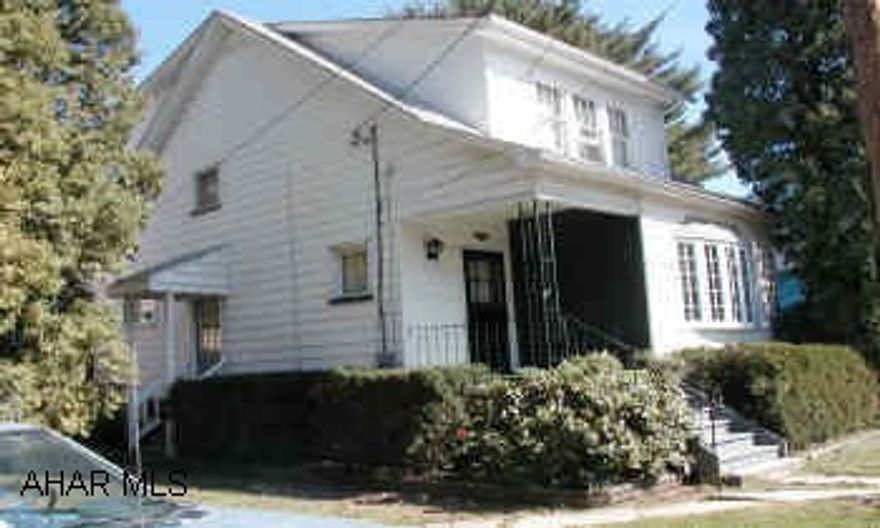 COZY AND CONVENIENT LLYSWEN 2 STORY W/ CUTE LITTLE PRIVATE BACK YARD,UPDATED KIT. & BATH, BAKER ELEMENTARY, CALL ELEN 937-0062. COZY AND CONVENIENT LLYSWEN 2 STORY W/ CUTE LITTLE PRIVATE BACK YARD, BAKER ELEMENTARY, CALL 937-0062.