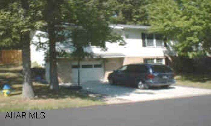 SUPER NICE BI-LEVEL ON A QUIET CUL-DE-SAC IN WHENWOOD.  3 OR 4 BEDROOMS, 2 BATHS, BEAUTIFUL KITCHEN, COVERED PATIO, PRIVACY FENCE.