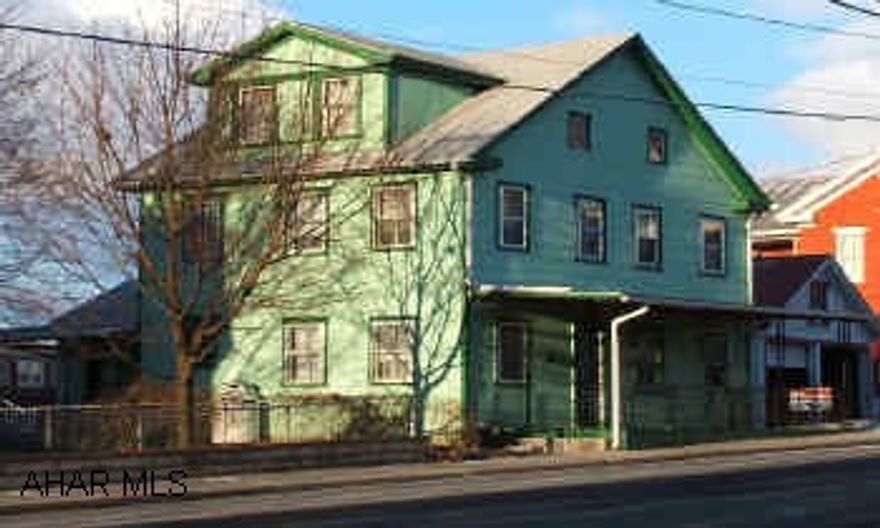 Very nice large home in Martinsburg.  3 or 4 bedrooms.  Nice kitchen!  Roof new in 2000.  New furnace in 2002.  Off Street parking.  1st Floor bedroom.  Great for 1st time buyers. Very nice large home in Martinsburg.  3 or 4 bedrooms.  Nice kitchen!  Roof new in 2000.  New furnace in 2002.  Off Street parking.  1st Floor bedroom.  Great for 1st time buyers.