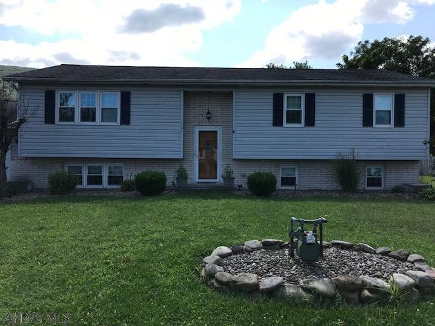 Rare opportunity to purchase in this Tipton neighborhood, homes don't come for sale all that often. This home offers great views of the mountains from it's large back covered deck and beautifully manicured yard that is completely fenced in.