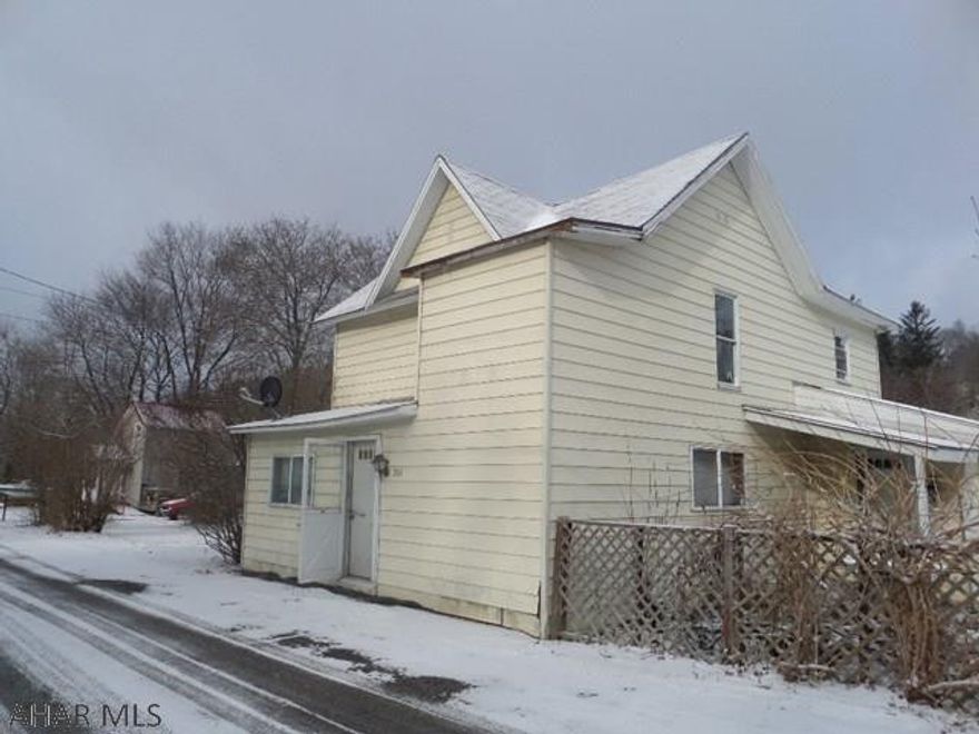 shed, spacious 2 story with lots of potential, Employees and family members residing with employees of JPMorgan Chase Bank, N.A, its affiliates or subsidiaries are strictly prohibited from directly or indirectly purchasing any property owned by JPMorgan Chase Bank, N.A.