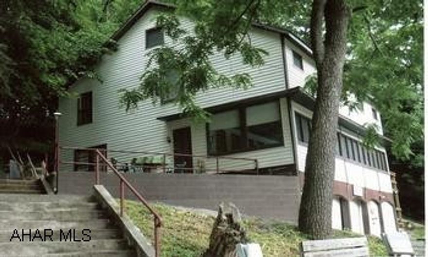 5BR/1BA cottage 2-story, fronts river, screened sunporch, totally furnished. New sewage system (holding tank), private well. $75.00 road maintance fee yearly.