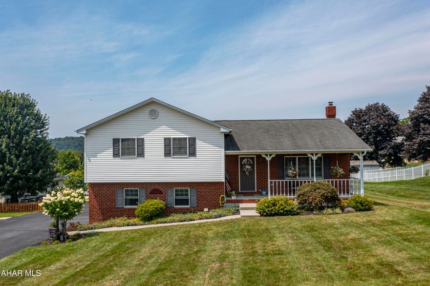 Welcome Home to Rolling Hills! Come see this move-in-ready 3br/3bath split-level home, with a finished basement family room. The home boast of an open floor plan and plenty of storage space. The home and property have been meticulously maintained and are ready for its new owners. Situated on 1/3 acre, this home offers plenty of room to spread out and grow roots. Schedule your showing today and make this your new home.