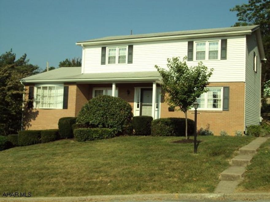 Quality home in great neighborhood.  3 Bedrooms, 2.5 Baths includes Master Suite.  Hardwood floors, immaculate condition, whole house fan, 3 zoned gas hot water heat, 2 car integral garage, screened room in rear.  Well landscaped on corner lot.