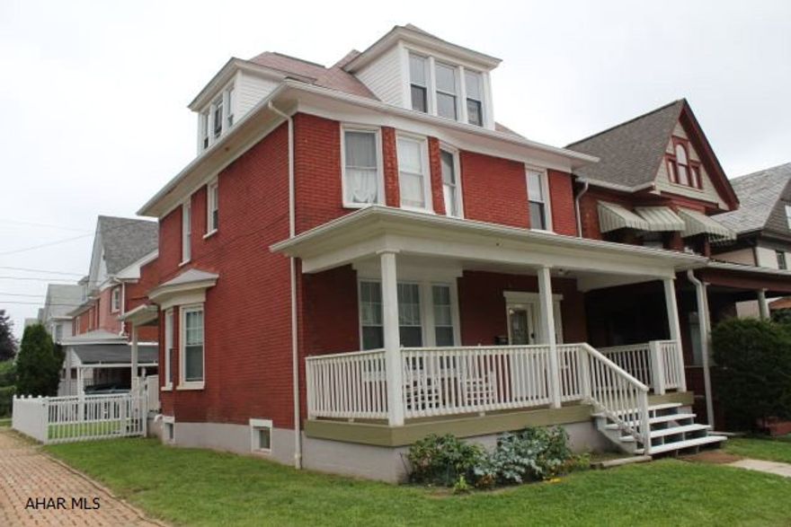 Adorable, spacious home in move in condition. Nice bright corner lot. Fenced rear lot. Better Hurry!