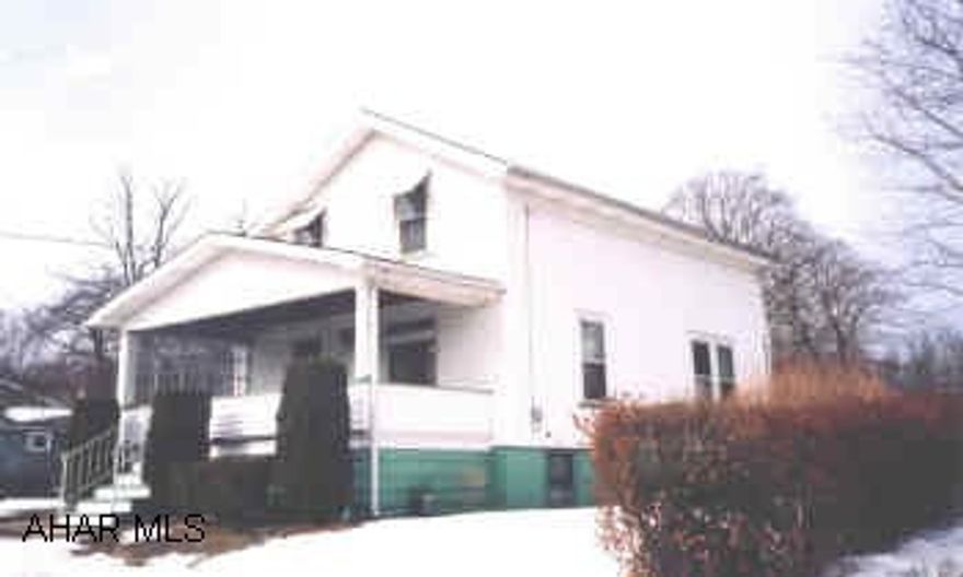 NICE NEIGHBORHOOD, IMMACULATE 2 BEDROOM BEAUTY, GOOD MECHANICS, DRIVEWAY, GARAGE.  ON A 60X120 LOT. NICE NEIGHBORHOOD, IMMACULATE 2 BEDROOM BEAUTY, GOOD MECHANICS, DRIVEWAY & GARAGE, ON BEAUTIFULLY MANICURED 62X120 LOT.  CALL ELLEN 937-0062.