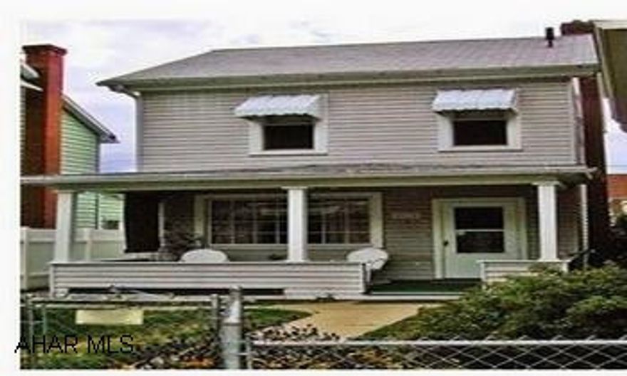 2.5 Story - Very Clean - Good Mechanics - Move Right In!!  Handicap Accessible - 1 Car Det. Garage Larger Than It Looks!  Nice Open Floor Plan - L.R., D.R., Combo - 1st Floor Master W / Bath - Wall Mounted Air Conditioner - Ceiling Fans - New Windows, Furnace, Garage Door Opener, Appliances, Ref., Range